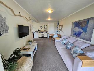 Coastal Escape in Mairangi Bay - 4