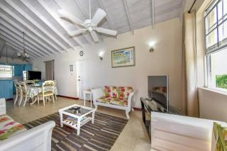Providence Apt 2-bedroom 1 - Christ Church - 8