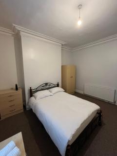 Arthurs Hill Newcastle, free parking fully equipped kitchen 4 bedrooms, Near city centre - 9