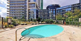 Luxury 2BR - Subway/Pool/Gym/Sauna + Free Parking - 2