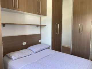 Apto/garagem coberta/900m-Centro - 2