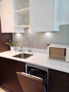 Stunning City Centre Apartment , Sleeps 3, Balcony, Smart TVs - Manchester - 4