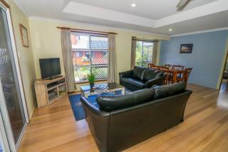 McLeods - Three-Bedroom, Pet-Friendly Coastal Escape in Central Agnes Water - 2