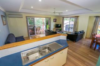 McLeods - Three-Bedroom, Pet-Friendly Coastal Escape in Central Agnes Water - 3