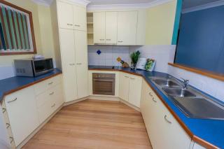 McLeods - Three-Bedroom, Pet-Friendly Coastal Escape in Central Agnes Water - 1