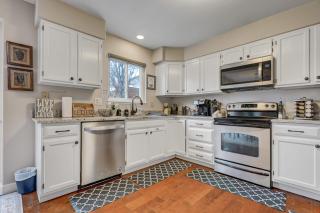 Hot Tub Backyard Oasis 4BD-2 Work Stations - 2