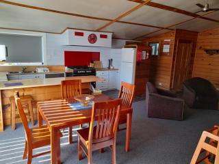 Old School Rocky Cape Guesthouse - Rocky Cape - 3