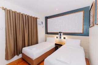 Jovinaj Travellers Inn - - 0