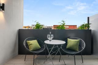 Mid-Century Modern Hideaway - 7