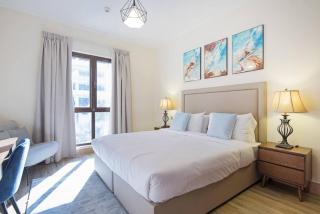 FIRST CLASS Walk to Dubai Mall from This Chic 2BR with Balcony Views - Dubai - 6