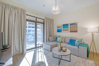 FIRST CLASS Walk to Dubai Mall from This Chic 2BR with Balcony Views - Dubai - 9