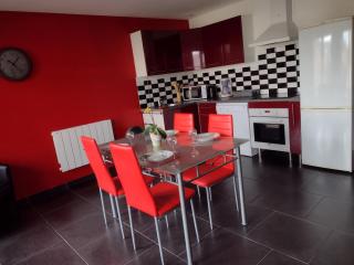 Gîte confortable avec jardin, WIFI et équipements modernes en plein cœur d'un village paisible. - FR-1-510-211 - - 0