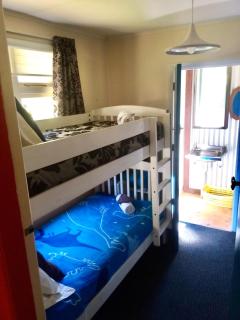 Basic, Super 'Cosy' Cabin in The Middle of National Park and Mountains - Otira - 1