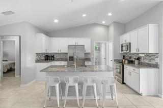 The Cape Escape Pet-Friendly Sleeps 7 - Cape Coral - 1