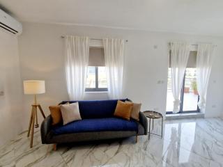 Penthouse with Large Terrace close to Seafront - St Paul's Bay - 3