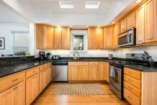 Steps to Downtown Rooftop Deck Flexible Temp Stay - Newburyport - 5