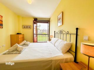 Bright Apartment with Pool Views MOR01 - 4