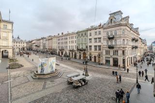 Rynok Square apartment with balcony - Lviv - 1