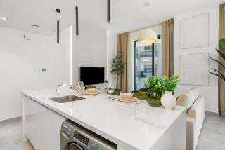 Chic & Modern Retreat in the Heart of JVC / Designer Choice / Sunset Views / Large Corner Balcony / New Building / 4 people - Dubai - 4