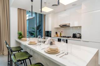 Chic & Modern Retreat in the Heart of JVC / Designer Choice / Sunset Views / Large Corner Balcony / New Building / 4 people - Dubai - 2