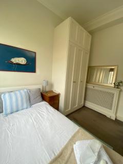 Single Bedroom in Chelsea - 8