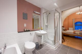 Abbey Church Upper North Aisle Luxury Self Catering 2 bedroom Apartments - 2