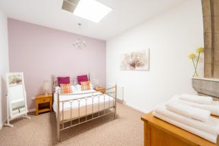Abbey Church Upper North Aisle Luxury Self Catering 2 bedroom Apartments - 7