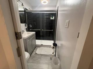 Stay with Jay - Quarta Suite - Cleveland - 3