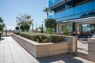 AT062 Planta baja en 1ra línea con salida a la piscina, completamente equipado - 5