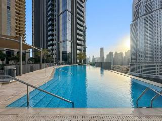 Elegant Burj View Flat Metro Access, Great Amenities - Dubai - 1