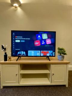 COSY 5bed 2bthrm Well Equipped House in Coventry City near Amenties makes great DIGS, WI-FI, ON STREET PARKING, SMART TVS IN ROOMS, COOP SHOP HS2 CCS PROJECT - 8