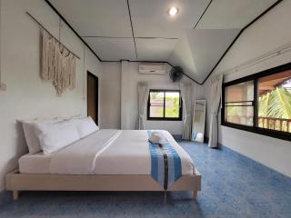 Paradise Escape nr Beach w/Veranda, Bicycle, Wi-Fi - Mae Nam - 2