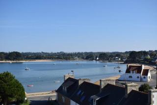 Appartement entièrement rénové avec SUPERBE VUE sur la Baie Sainte-Anne à TREGASTEL - Ref 96 - 1