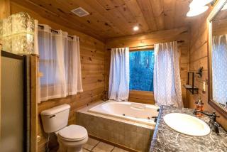 Private Creekside Cabin+Hot Tub,Pool Table, & Pets - 4