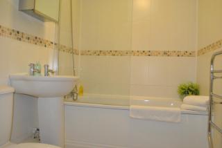 Two-Bedroom Apartment in Windsor - Windsor - 8