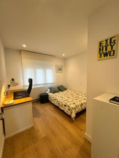 Piso de 2 habitaciones en centro, zona muy tranquila con playa a 2 min andando - Gijón - 2