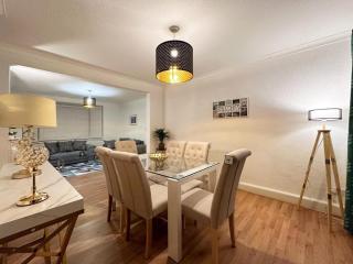 Charming 3-bedroom family home - London - 9