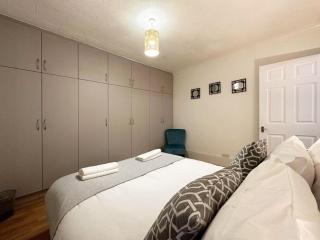 Charming 3-bedroom family home - London - 1
