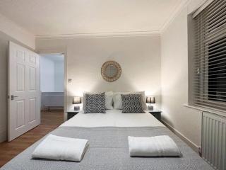 Charming 3-bedroom family home - London - 3