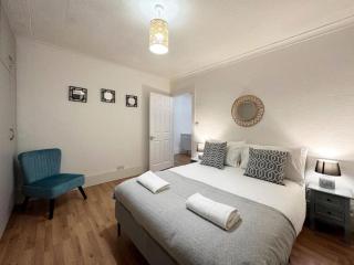 Charming 3-bedroom family home - London - 2
