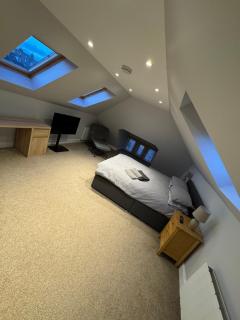 Town Centre 2 bedroom apartment - 9