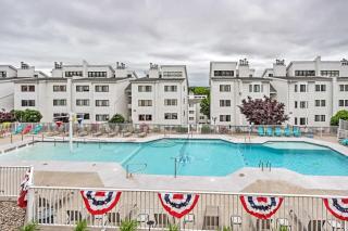 Poolside Osage Beach Condo Near the Shootout - 9