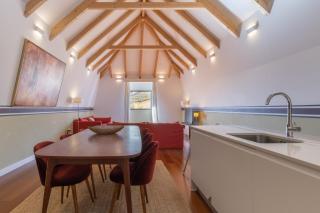 King bed suite, loft with 3WC, AC & self-check-in. - Lissabon - 4