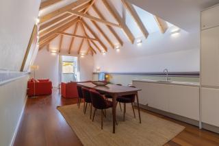 King bed suite, loft with 3WC, AC & self-check-in. - Lissabon - 3