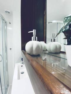 Apt 06 Stylish Studio steps from Beach, Cafe's & Bar's - Brighton & Hove - 1
