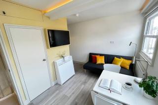 Apt 10 Beachside Beauty Lux Studio Steps from Beach - Brighton & Hove - 9