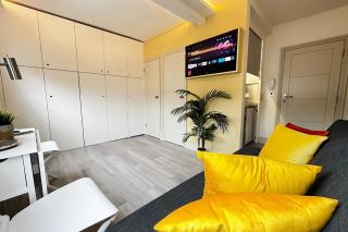 Apt 10 Beachside Beauty Lux Studio Steps from Beach - Brighton & Hove - 0