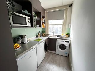 Apt 11 Seaside Serenity Chic Studio Steps to Beach - Brighton & Hove - 3