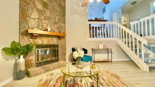 Charming Three Bedroom Home with King Bed and Fire Pit - Raleigh - 7