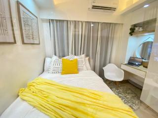 1BR w/ Balcony near Megamall: The Admiral‘s Lounge - 5